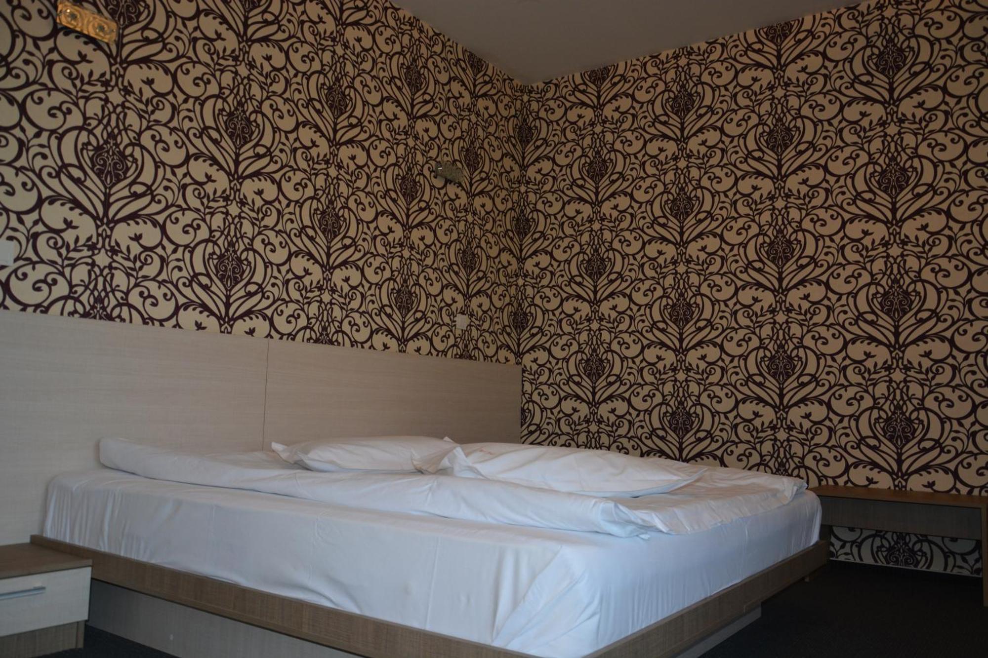Albert Hotel Ploiesti Room photo